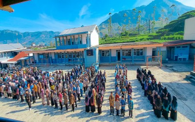 Upacara memperingati Hari Batik